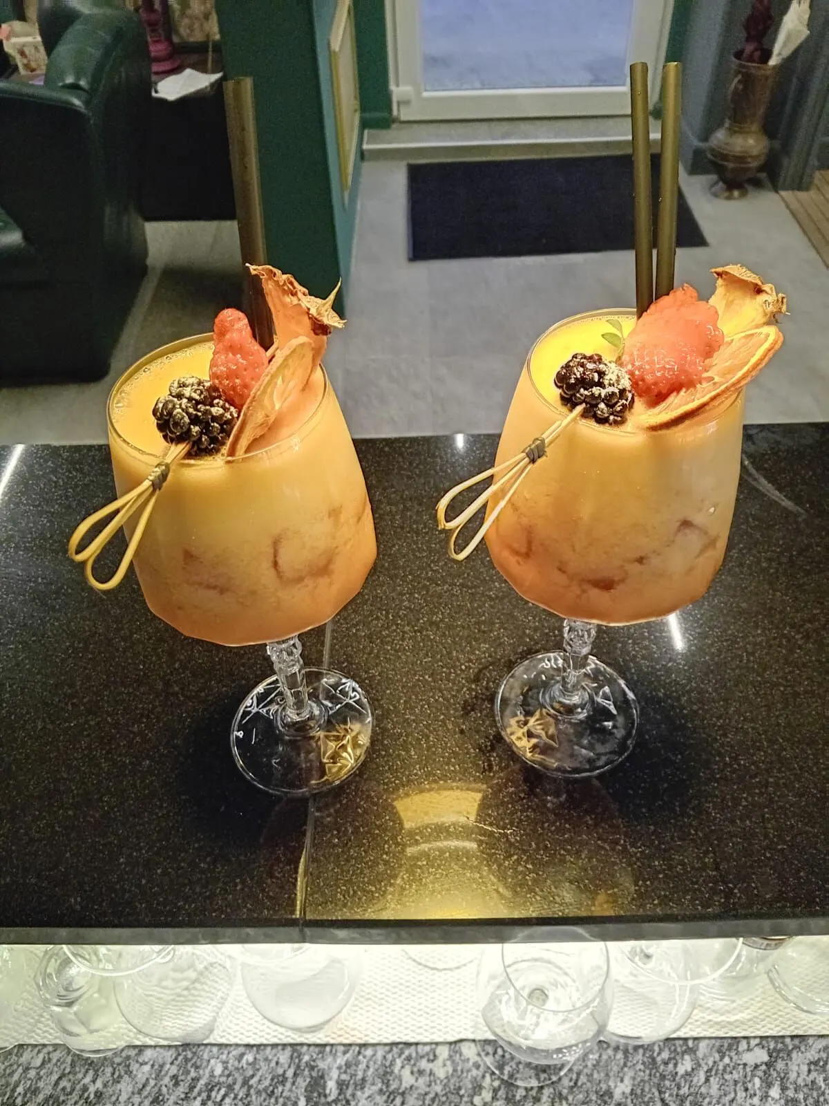 Cocktail cremosi serviti in coppa Cocktail cremosi serviti in coppa